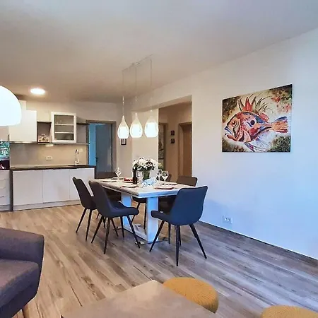 Vakantiehuis Family Friendly House With A Parking Space - Diklo, - 22477 Zadar