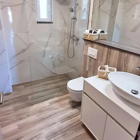בית נופש Family Friendly House With A Parking Space - Diklo, - 22477