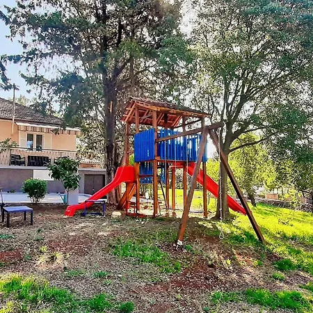 בית נופש Family Friendly House With A Parking Space - Diklo, - 22477