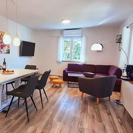 Family Friendly House With A Parking Space - Diklo, - 22477 בית נופש