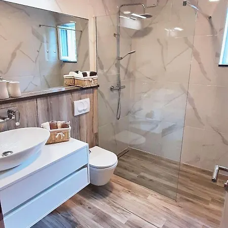 Family Friendly House With A Parking Space - Diklo, - 22477 בית נופש *