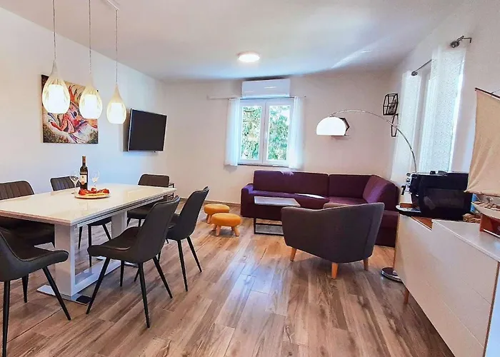 Family Friendly House With A Parking Space - Diklo, - 22477 Prázdninový dům